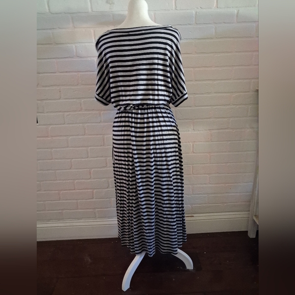 Chris & Carol Jersey Dress With Black and Gray Stripes - Picture 4 of 5